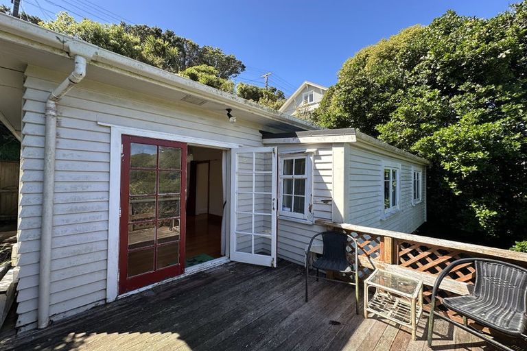 Photo of property in 54 Moana Road, Kelburn, Wellington, 6012