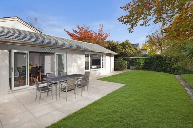 Photo of property in 6 Tuirau Place, Ilam, Christchurch, 8041