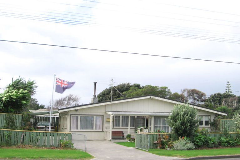 Photo of property in 35 Waimea Road, Waikanae Beach, Waikanae, 5036