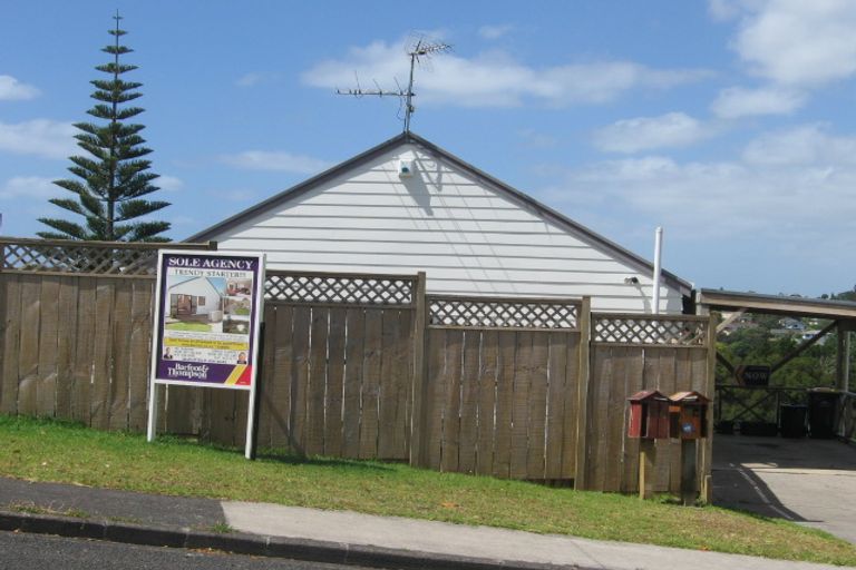 Photo of property in 2/18 Noeleen Street, Glenfield, Auckland, 0629