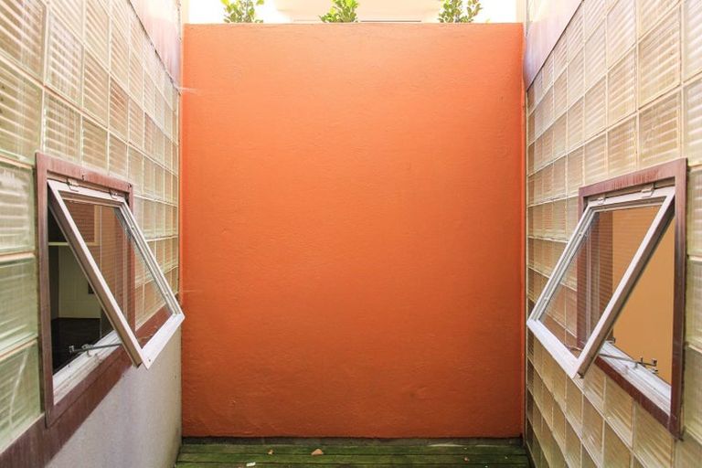 Photo of property in 2/226 Oriental Parade, Oriental Bay, Wellington, 6011