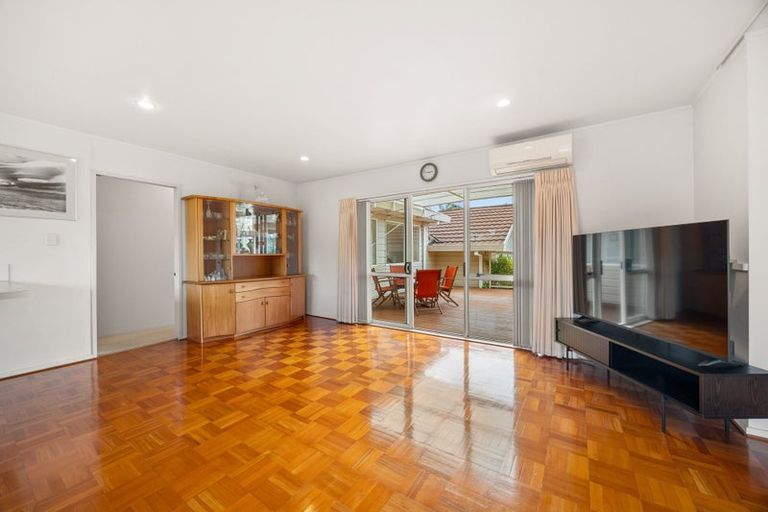 Photo of property in 16 Harbour Lights Close, West Harbour, Auckland, 0618