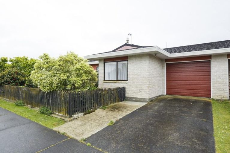 Photo of property in 14 Willowstream Grove, Cloverlea, Palmerston North, 4412