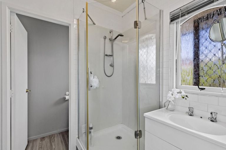 Photo of property in 9/1 Glen Road, Browns Bay, Auckland, 0630