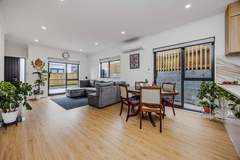 Photo of property in 16d Balgowan Terrace, Conifer Grove, Takanini, 2112