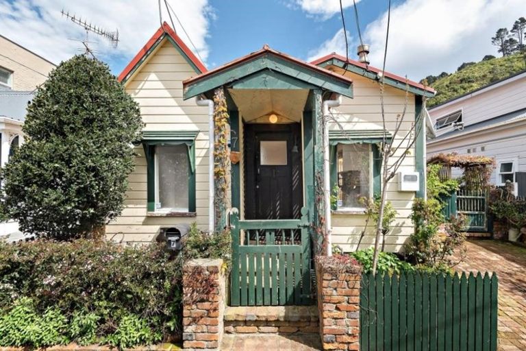 Photo of property in 7 Poplar Grove, Thorndon, Wellington, 6011