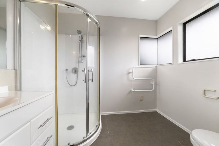 Photo of property in 181 Carlisle Road, Northcross, Auckland, 0632