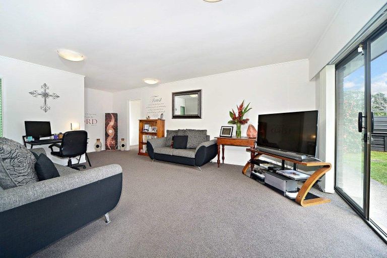Photo of property in 21b Sunnypark Avenue, Rosehill, Papakura, 2113