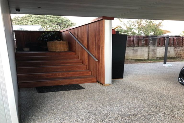 Photo of property in 2a Kiwi Esplanade, Mangere Bridge, Auckland, 2022