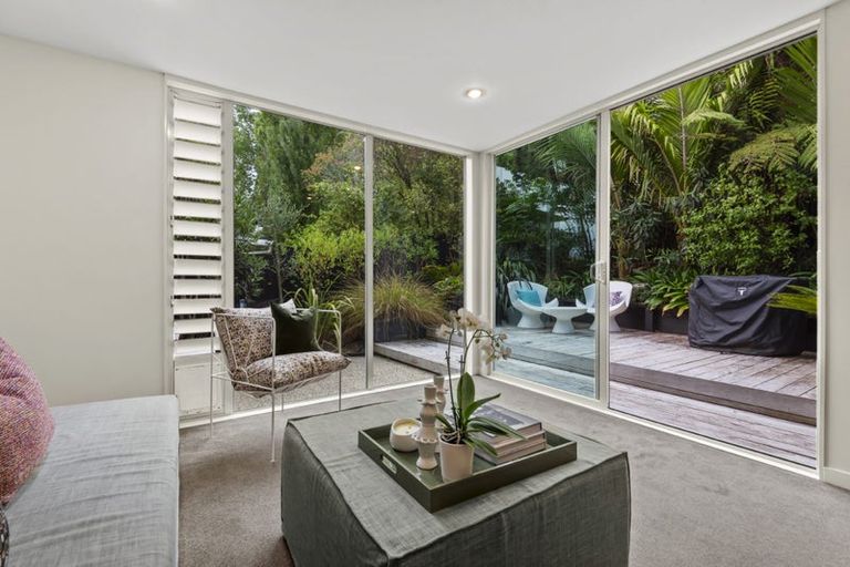 Photo of property in 42 Bayview Road, Browns Bay, Auckland, 0630