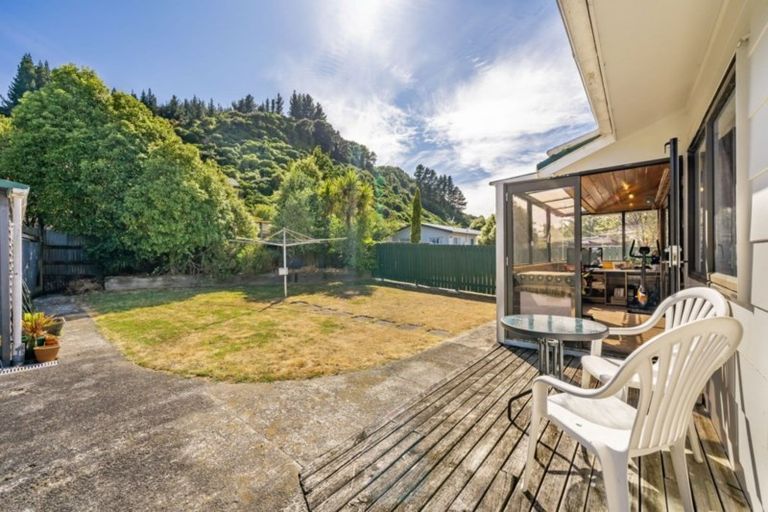 Photo of property in 6 Edmund Lomas Grove, Birchville, Upper Hutt, 5018