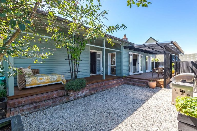 Photo of property in 2/128 Weston Road, St Albans, Christchurch, 8052