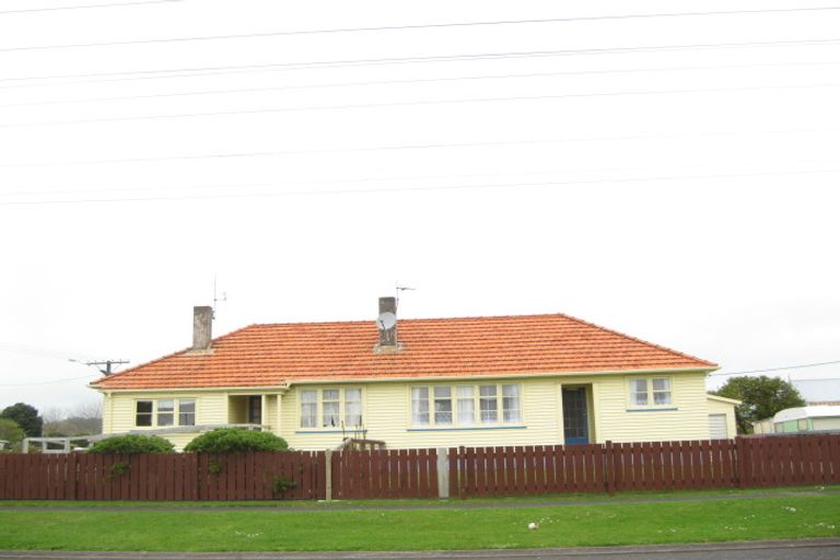 Photo of property in 19 Parris Street, Waitara, 4320