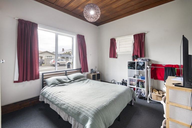 Photo of property in 412 Featherston Street, Palmerston North, 4414