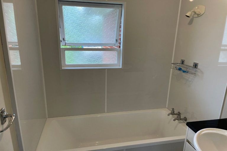 Photo of property in 2/468 Swanson Road, Ranui, Auckland, 0612