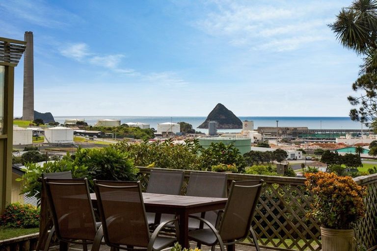 Photo of property in 57 Pioneer Road, Moturoa, New Plymouth, 4310