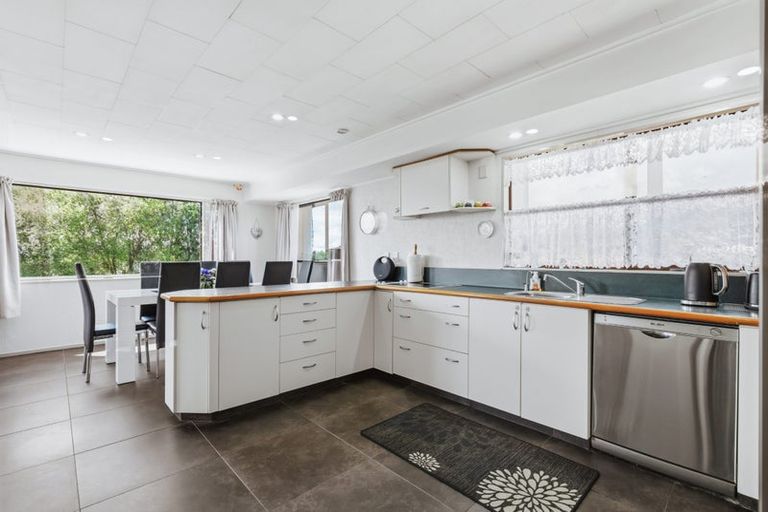 Photo of property in 2 Kempton Place, Richmond Heights, Taupo, 3330