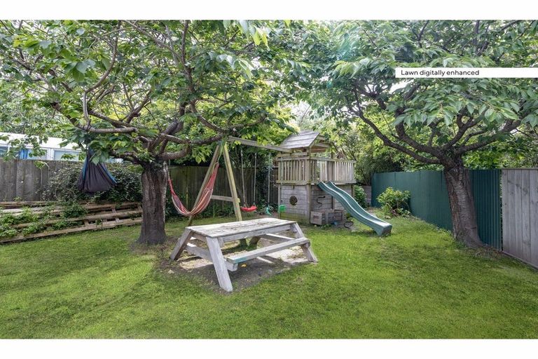 Photo of property in 11 Kowai Place, Amberley, 7410