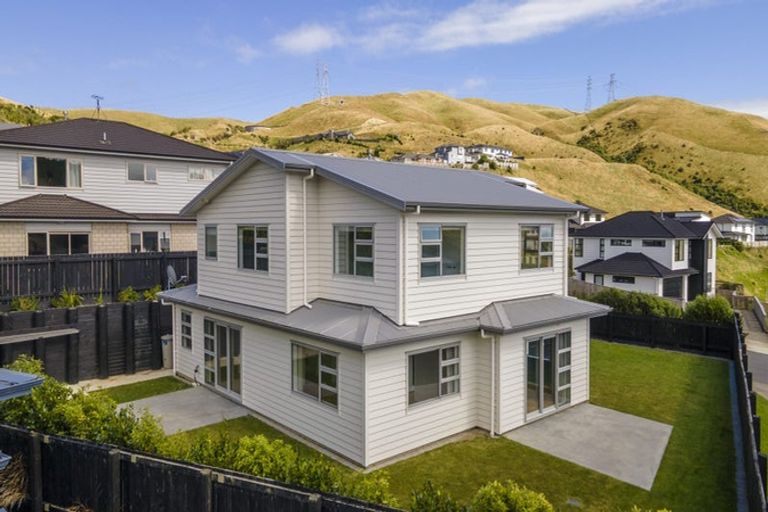 Photo of property in 120 Amesbury Drive, Churton Park, Wellington, 6037