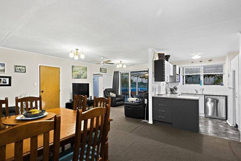 Photo of property in 46b Captain Scott Road, Glen Eden, Auckland, 0602