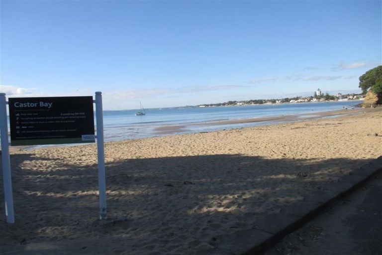Photo of property in 76 Beach Road, Castor Bay, Auckland, 0620
