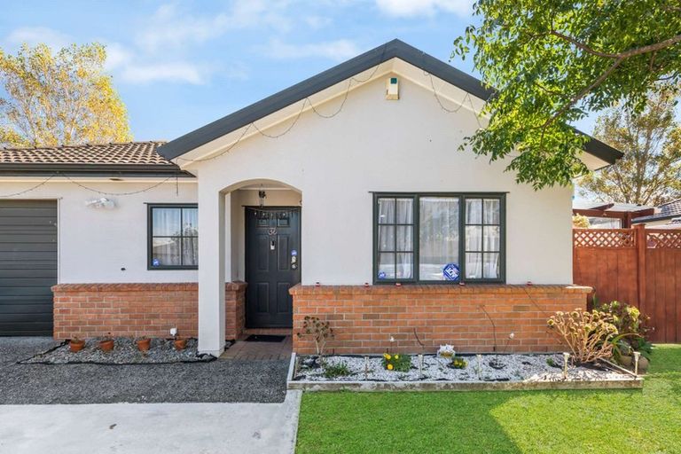 Photo of property in 17 Ashmere Lane, Weymouth, Auckland, 2103