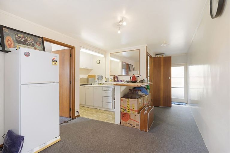Photo of property in 1/1a Divich Avenue, Te Atatu South, Auckland, 0610