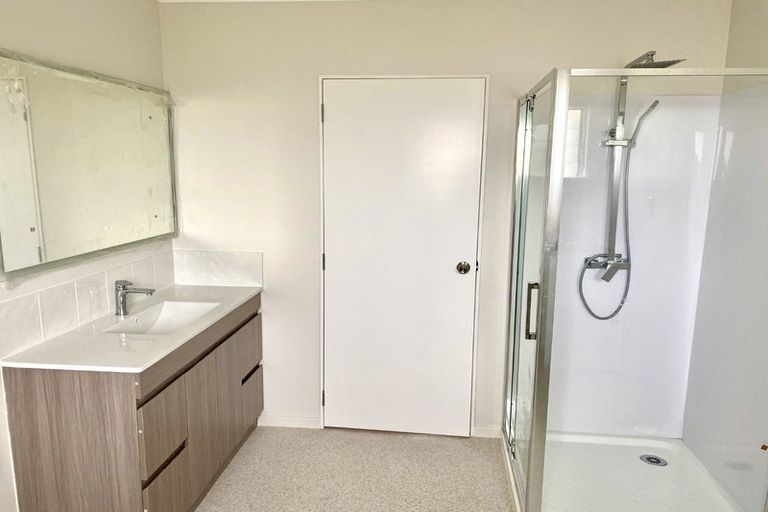 Photo of property in 12 Locket Road, Glenfield, Auckland, 0629