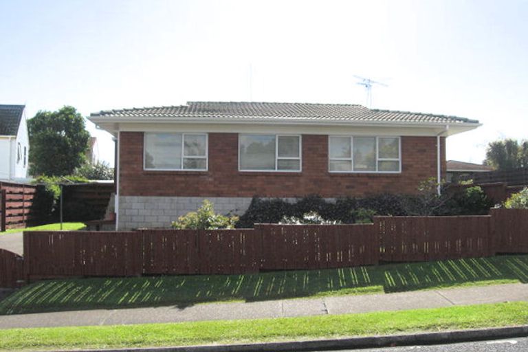 Photo of property in 2/24 Highland Park Drive, Highland Park, Auckland, 2010
