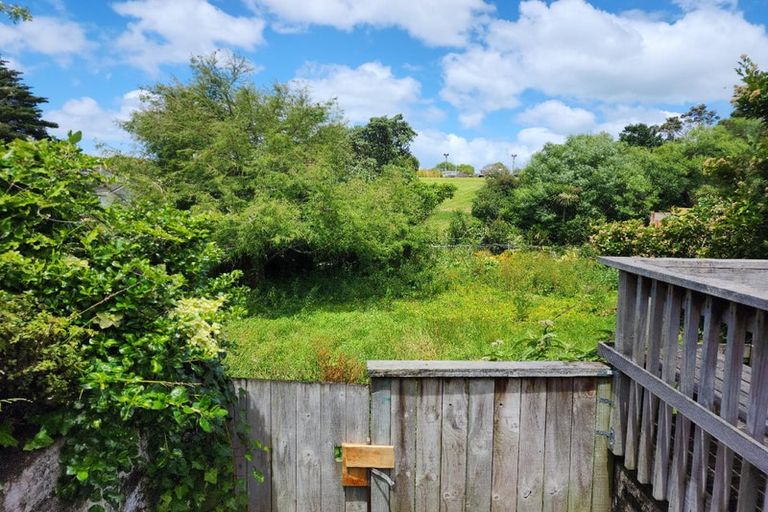 Photo of property in 32 Fruitvale Road, New Lynn, Auckland, 0600