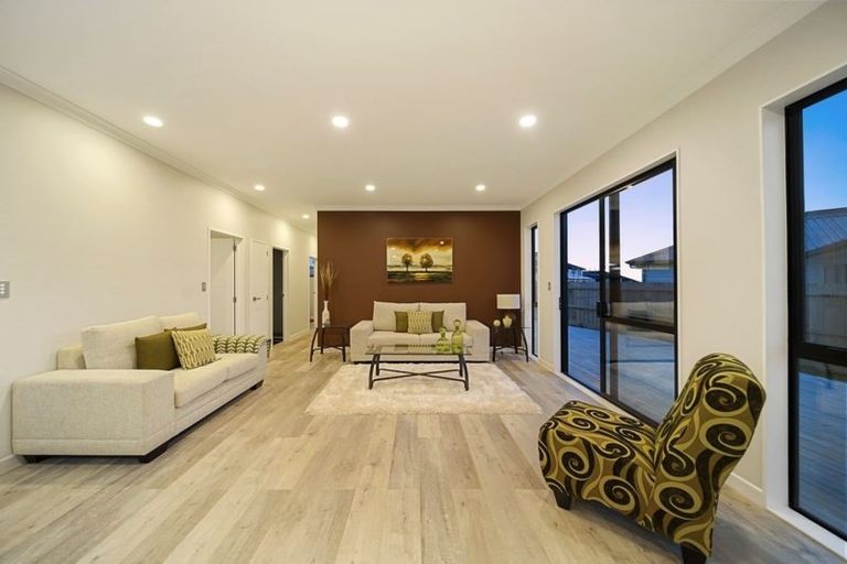 Photo of property in 104 Twin Parks Rise, Papakura, 2110