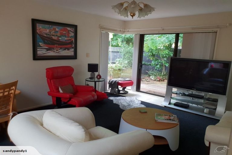 Photo of property in 3 Fielding Crescent, Farm Cove, Auckland, 2012