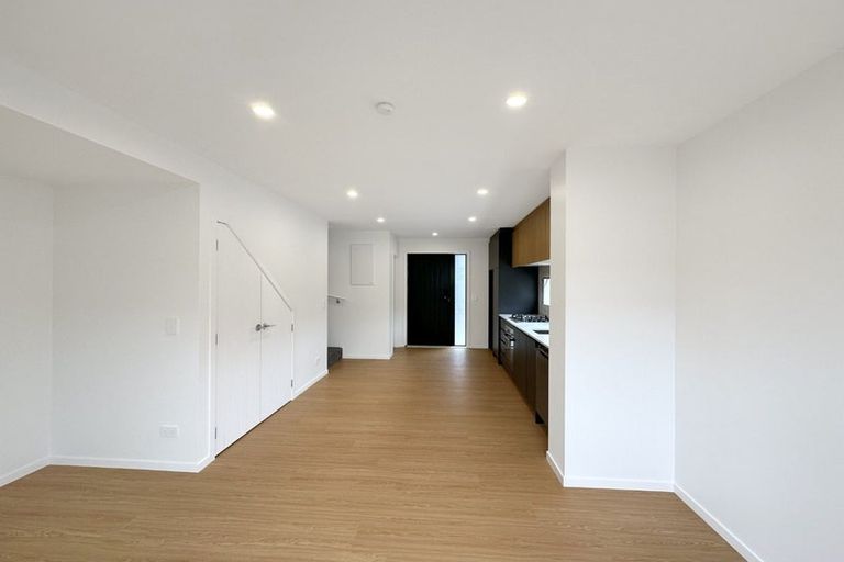 Photo of property in 3/6 Victoria Street, Ebdentown, Upper Hutt, 5018