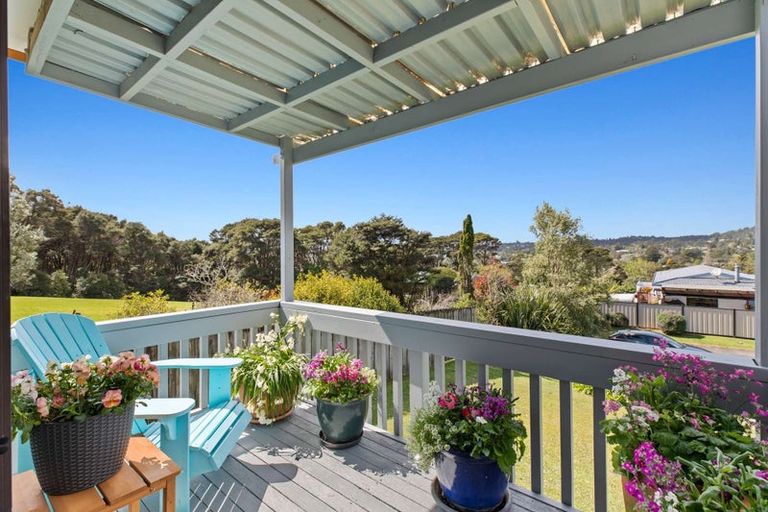 Photo of property in 28 Kotinga Avenue, Glen Eden, Auckland, 0602