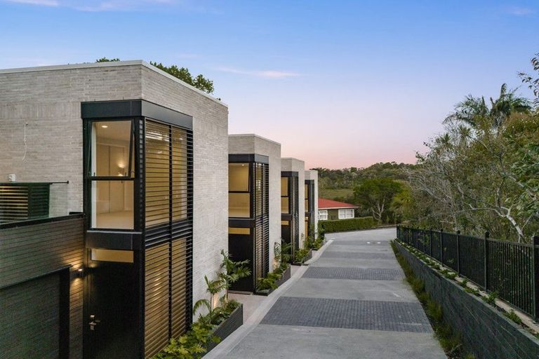 Photo of property in 21d Arahia Street, Northcote, Auckland, 0627