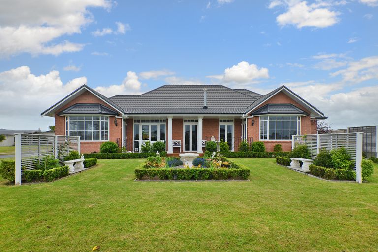 Photo of property in 2 O'farrell Drive, One Tree Point, 0118