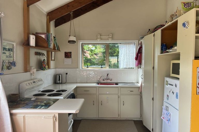 Photo of property in 17 James Street, Waikawa Beach, Levin, 5573