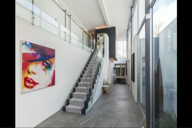 Photo of property in 8 Saint Barnabas Lane, Fendalton, Christchurch, 8052