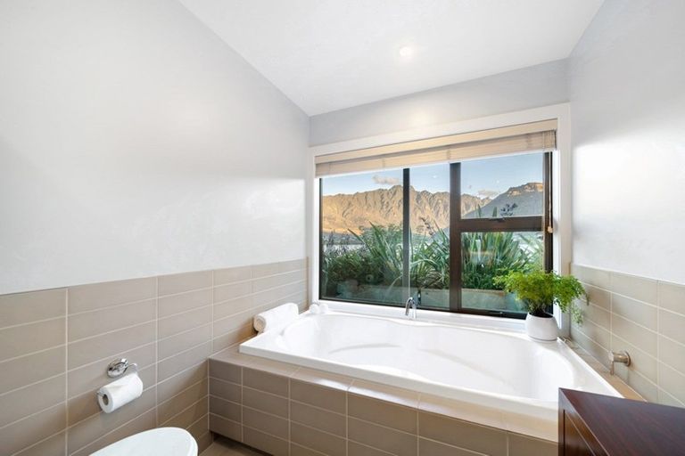 Photo of property in Marina Village, 1/10 Marina Drive, Frankton, Queenstown, 9300