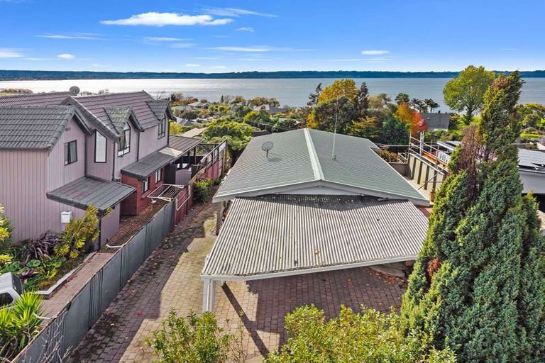 Photo of property in 6 Aries Place, Kawaha Point, Rotorua, 3010