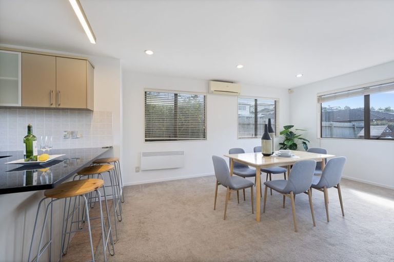 Photo of property in 33 South Kensington Way, Henderson, Auckland, 0612