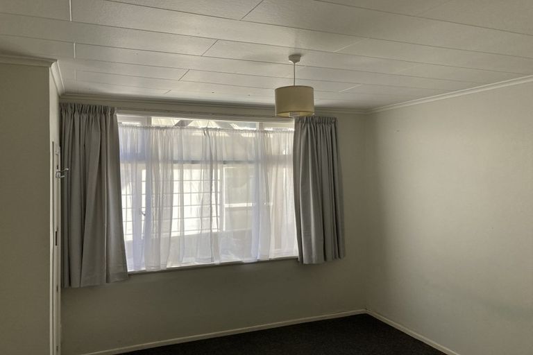 Photo of property in 87 Queens Drive, Lyall Bay, Wellington, 6022