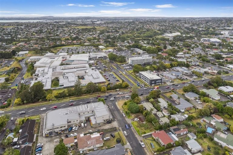 Photo of property in 2b Norval Road, Henderson, Auckland, 0610