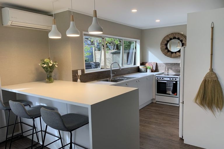 Photo of property in 5 Esther Place, Red Beach, 0932