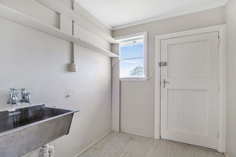 Photo of property in 614 Featherston Street, Roslyn, Palmerston North, 4414