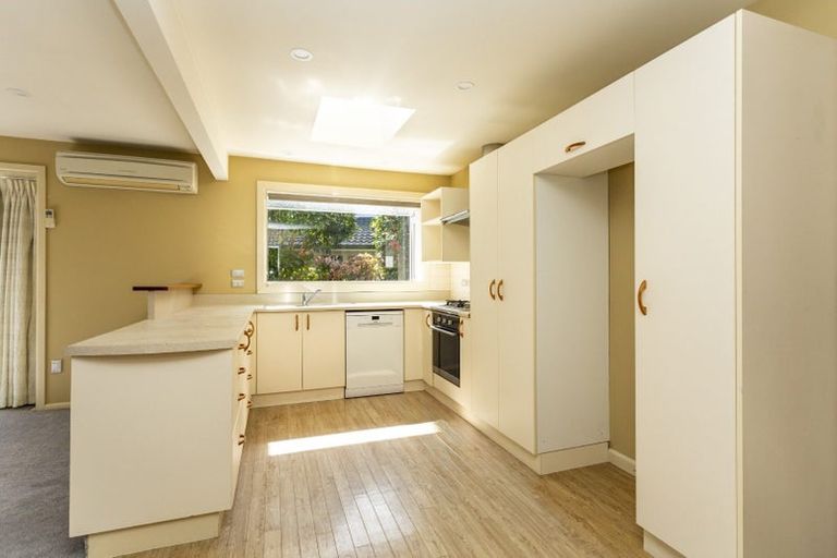 Photo of property in 20 Highfield Place, Avonhead, Christchurch, 8042