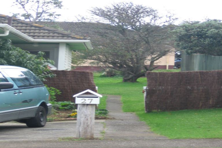 Photo of property in 27 Driver Crescent, Cannons Creek, Porirua, 5024