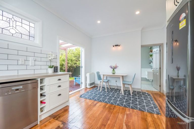 Photo of property in 156 Kings Crescent, Hutt Central, Lower Hutt, 5010