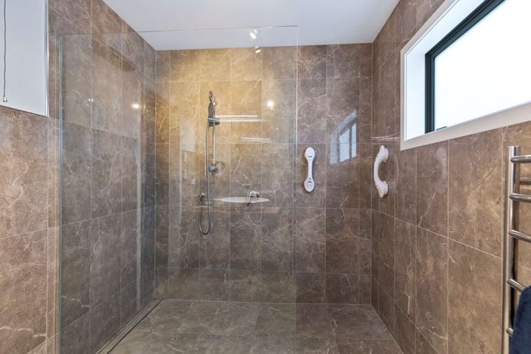 Photo of property in 16 Kilsby Place, Levin, 5510