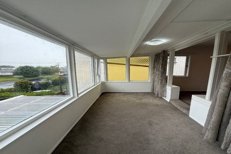 Photo of property in 34 Titoki Street, Te Atatu Peninsula, Auckland, 0610